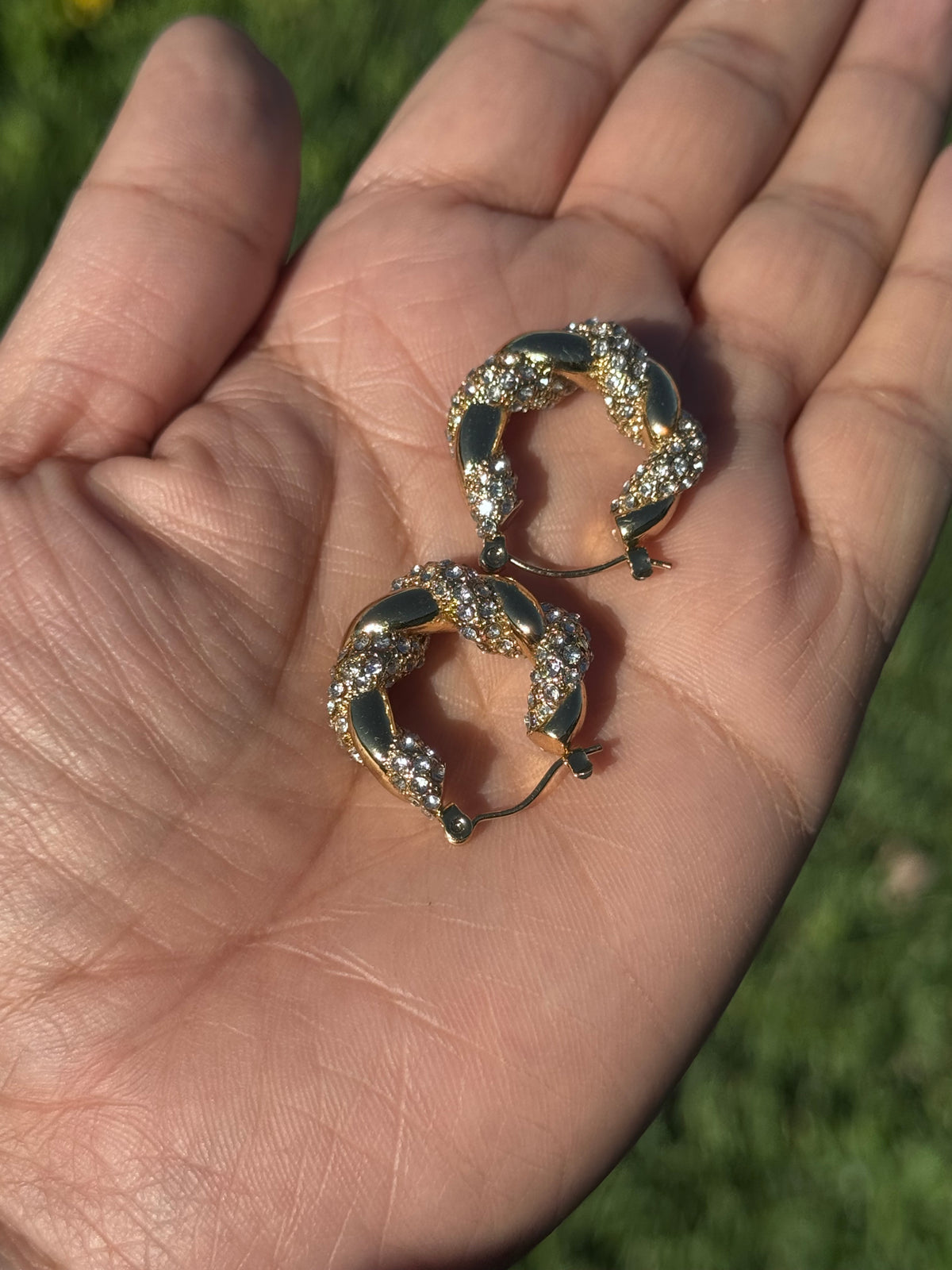 Twisted hoops