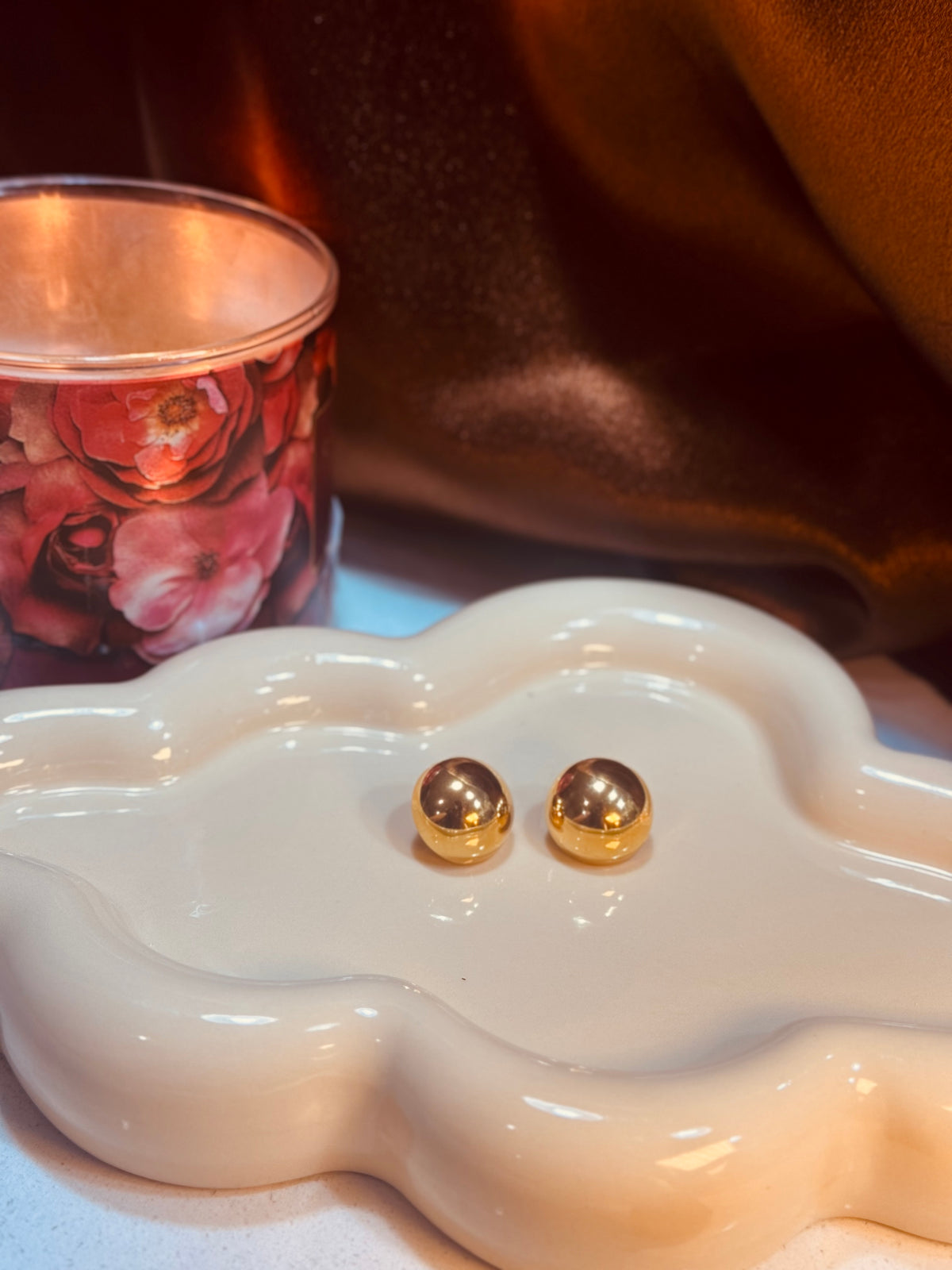 Golden pearls earrings
