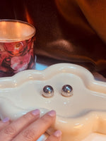 Load image into Gallery viewer, Silver Pearl Earrings
