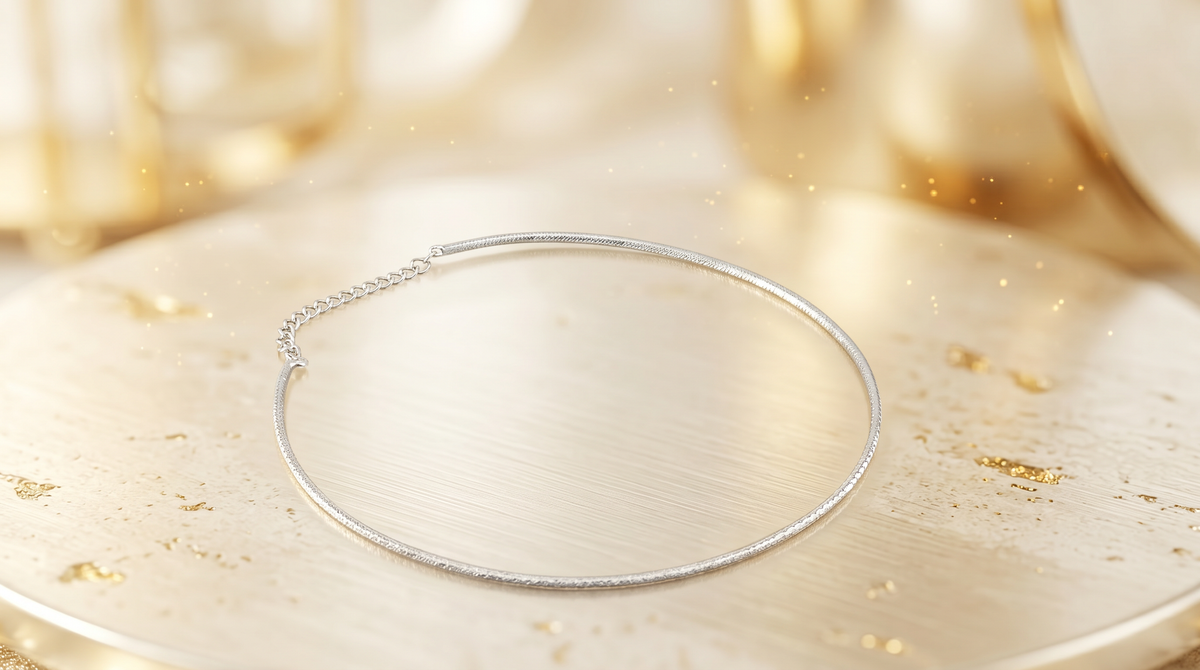 Minimalist neck cuff