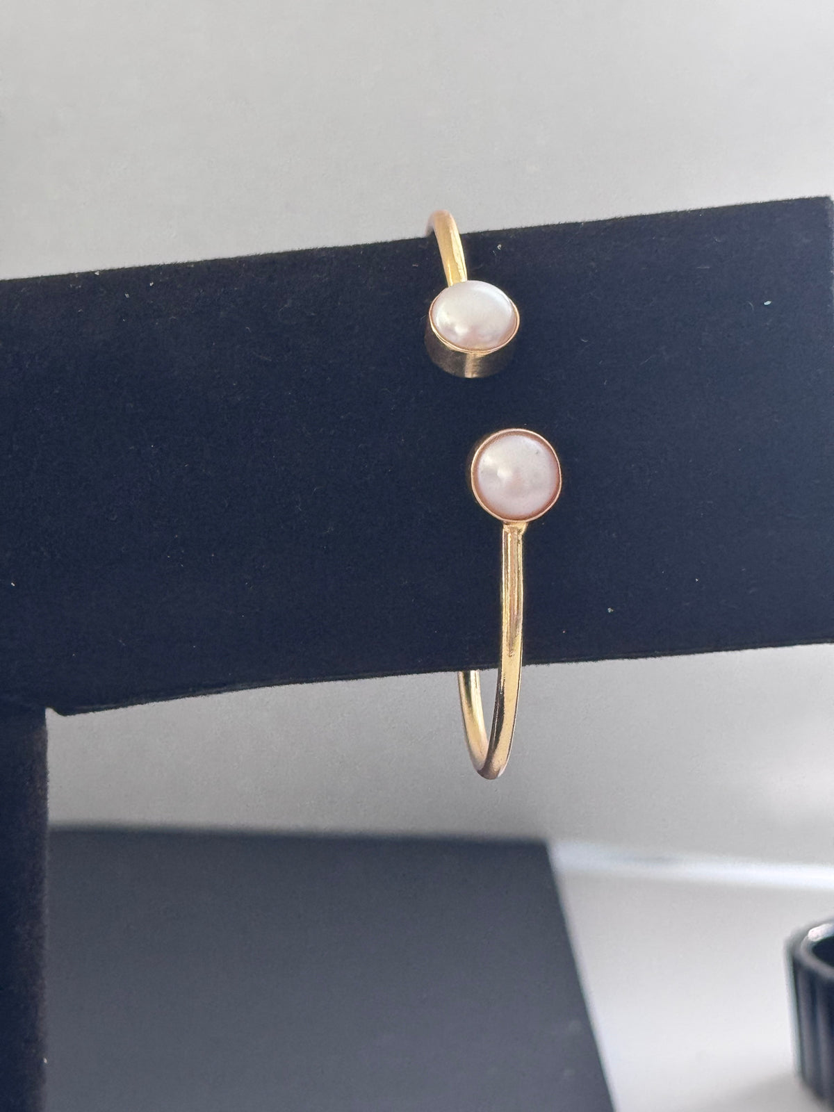 Pearl and golden duo